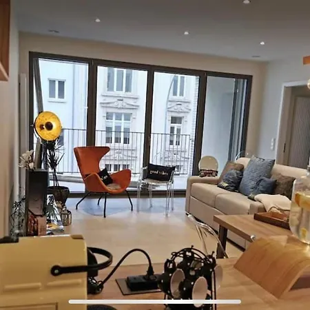 Luxury 1 Bedroom In Center With Terrace & Parking - 75m *